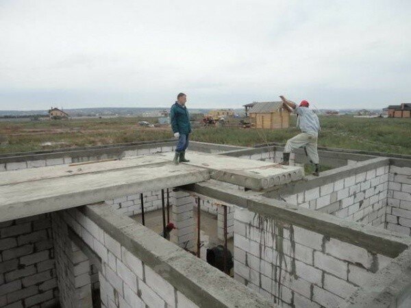 Каковы особенности плит, используемых в качестве перекрытий?